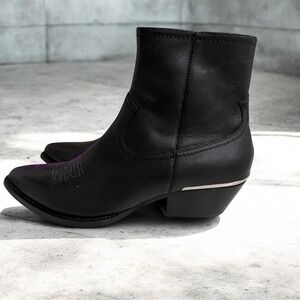 DKNY Black Leather Western Ankle Boots Pointed Toe Cowboy Moto Minimalist 9